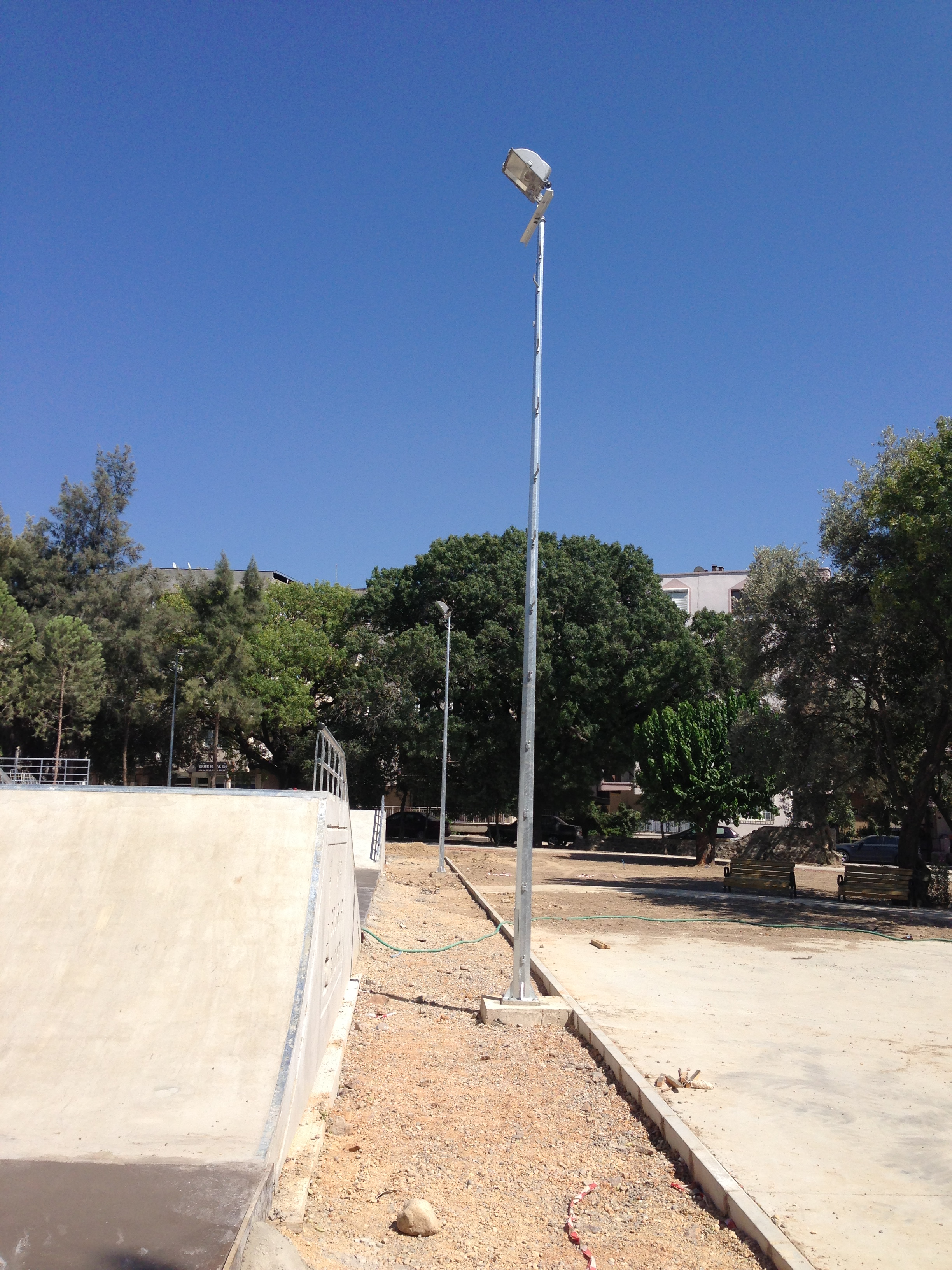 TIRMANMA BASAMAKLI PROJEKTÖR DİREKLERİ  - GALVANİZ PROJEKTÖR DİREKLERİ